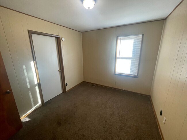 Foto del edificio - 4 bed 1 bath, with extra large utility are...