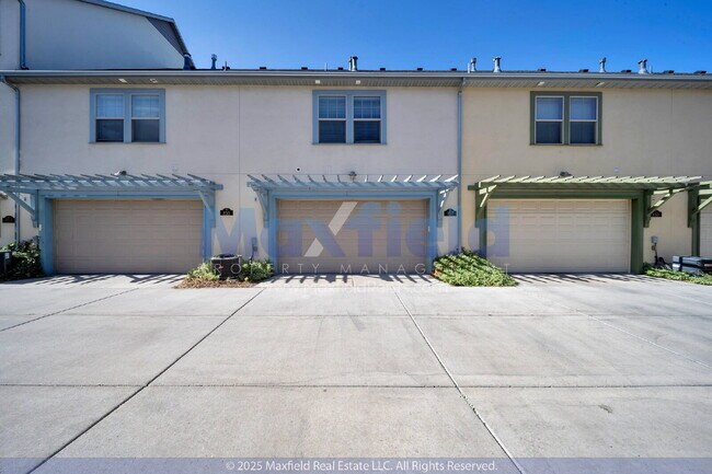 Building Photo - Small Pet Friendly - 3BD 2BTH 2GAR - Center Street/700 W Near TopGolf