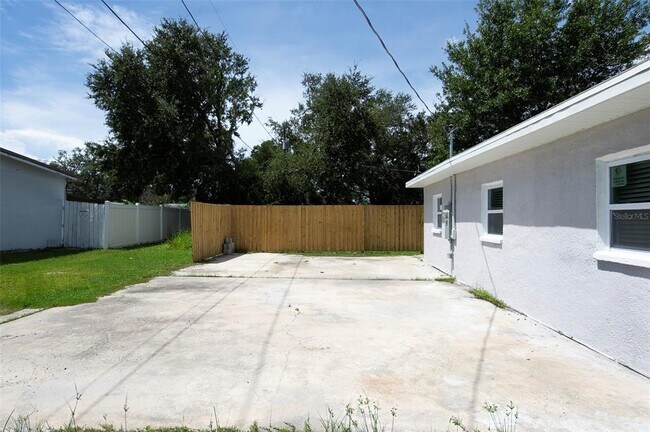 Foto del edificio - 8180 42nd St N