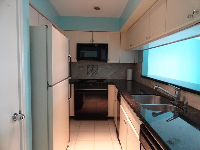 Building Photo - 7312 Seawall Blvd
