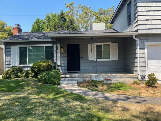 Building Photo - Spacious Home in East Sacramento 4 Bed/2Bath