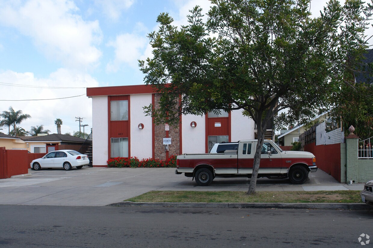 Building Photo - 423 E 7th St