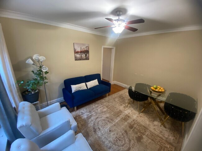 Foto del edificio - 3811 N Western Ave