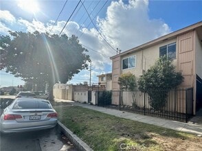 Building Photo - 703 W Anaheim St