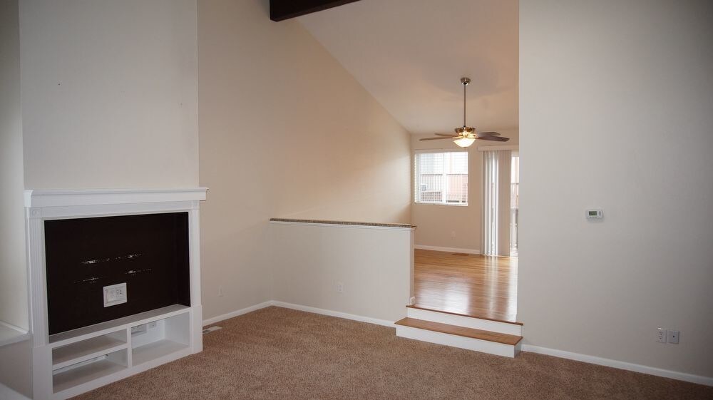 Foto del edificio - Lovely 2BD 2BA TWNHM STEPS FROM ASPEN GROVE