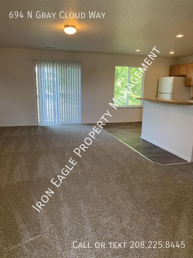 Building Photo - 694 N Gray Cloud Way