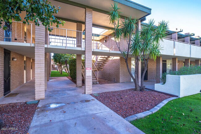 Building Photo - 3737 E Turney Ave