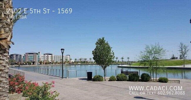 Foto del edificio - 2402 E 5th St