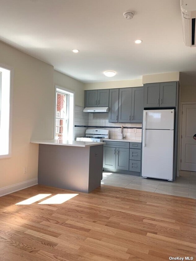 Primary Photo - 25-24 23rd St