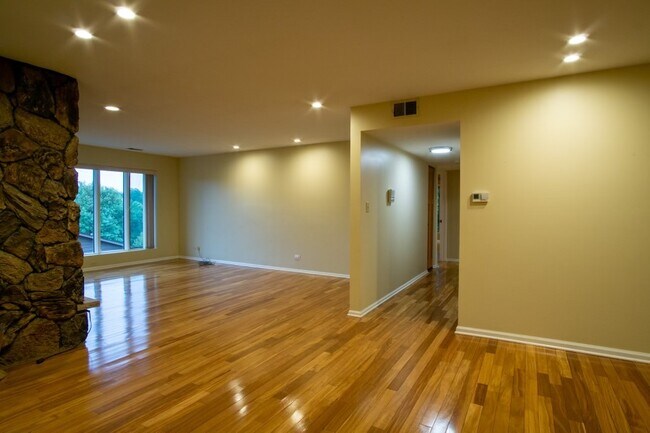 Building Photo - 175 Boardwalk Pl