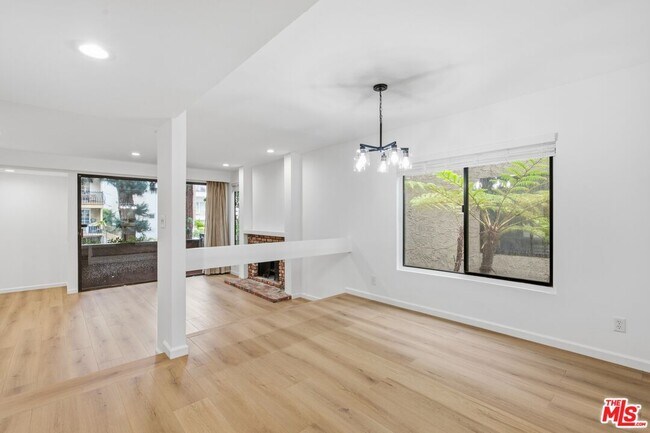 Foto del edificio - 1423 S Bentley Ave