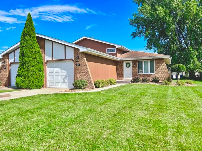 Building Photo - 205 Juniper Dr