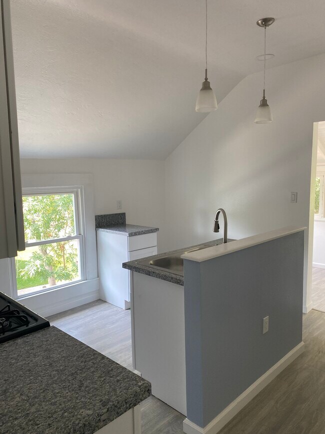 Foto del edificio - 1025 South Victoria Avenue, Unit C