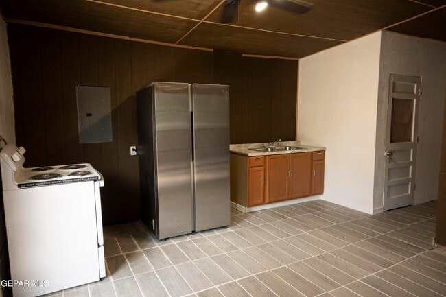 Building Photo - 14369 Katherine Dr