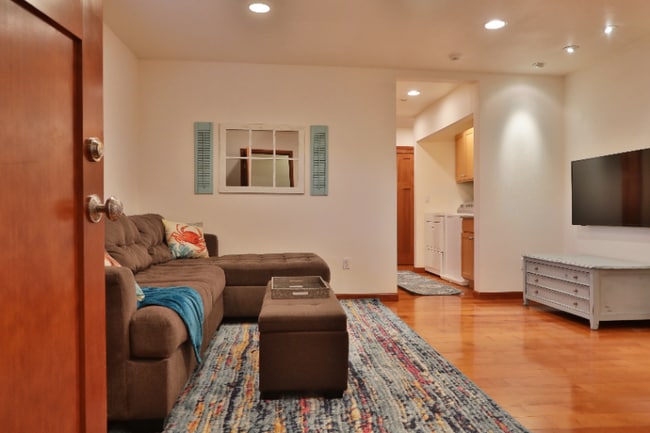 Foto del edificio - 5749 Double Bluff Rd