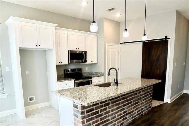 Building Photo - 57304 Oak Ave