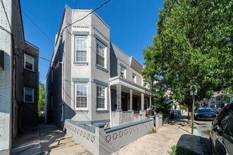 Building Photo - 1306 27th St