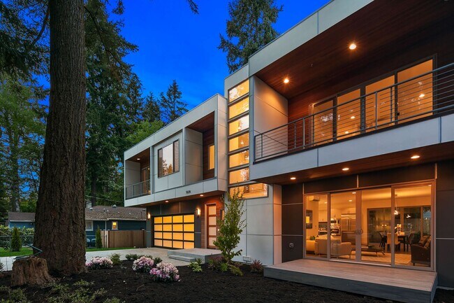 Building Photo - Leasing Luxury Home with 2 Master Suites i...