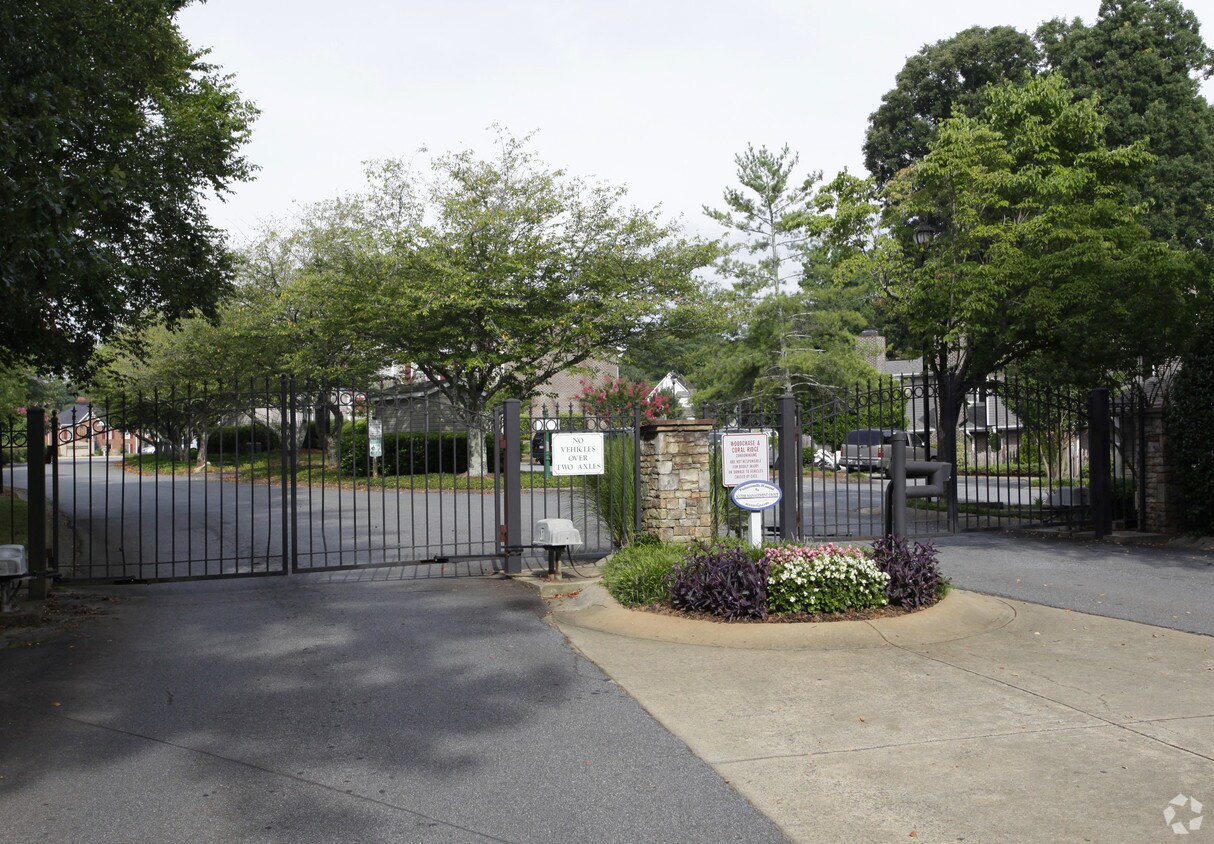 Foto del edificio - Woodchase Townhouses
