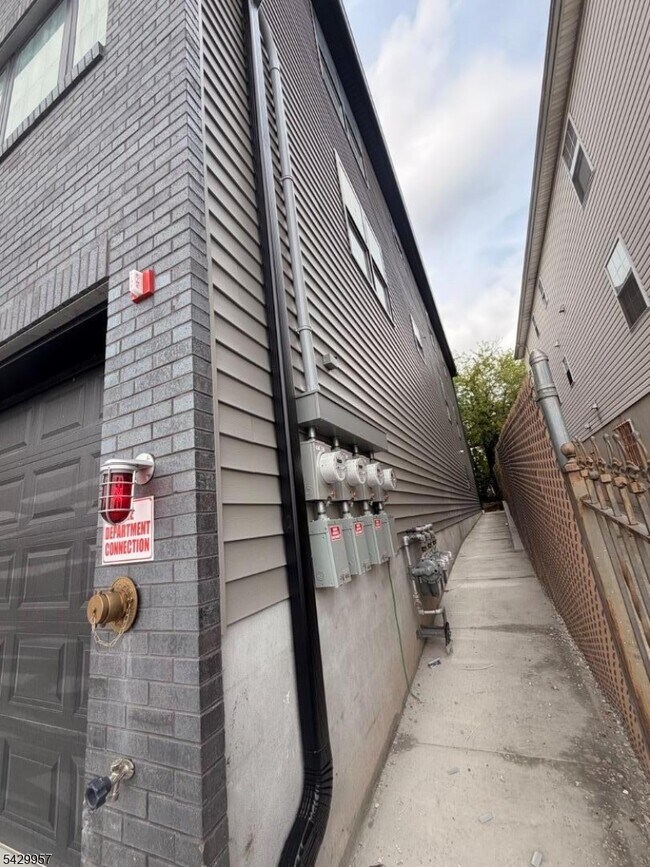 Foto del edificio - 129 Mt Pleasant Ave