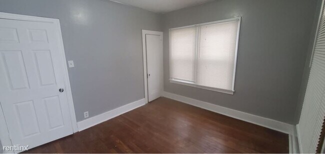 Foto del edificio - 3 br, 1 bath Duplex - 14883 Holmur St Beau...
