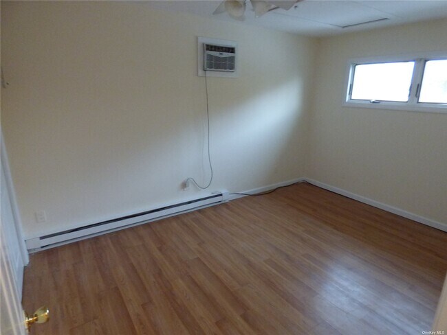 Foto del edificio - 2300 Penatiquit Ave