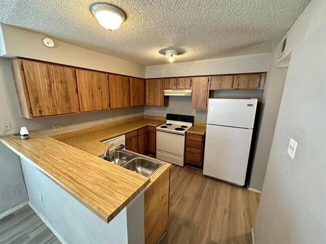 Building Photo - 11901 Bob White Dr