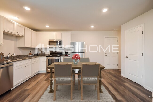 Building Photo - 730 Ali St