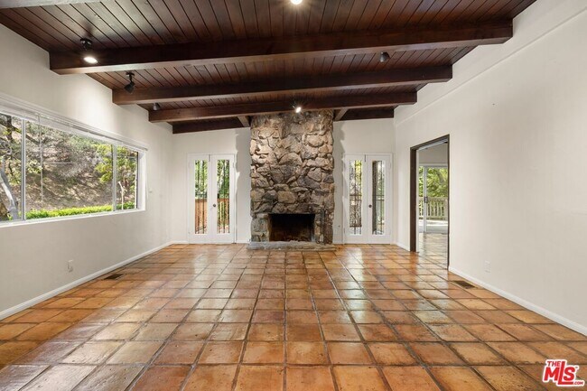 Foto del edificio - 2370 Nichols Canyon Rd