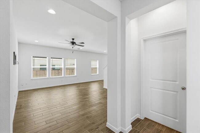 Building Photo - 6407 Principale Dr