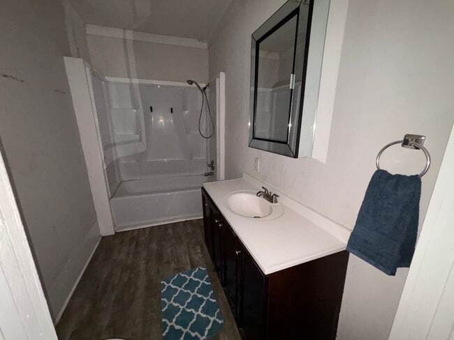 Building Photo - COMING SOON! Spacious 2 bed House! DEPOSIT...