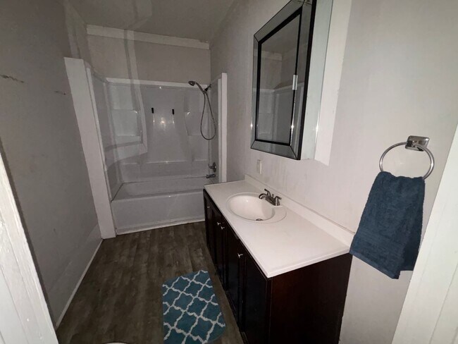 Foto del edificio - COMING SOON! Spacious 2 bed House! DEPOSIT...