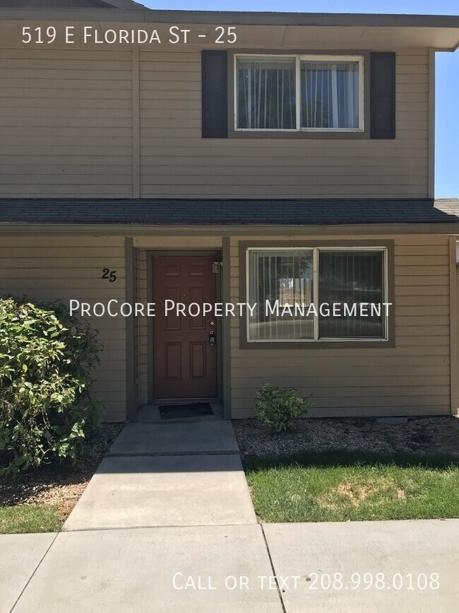 Building Photo - 2 Bed/ 1.5 Bath, Attached Storage Closet, ...
