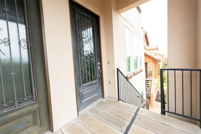 Building Photo - 11809 Terraza Cir
