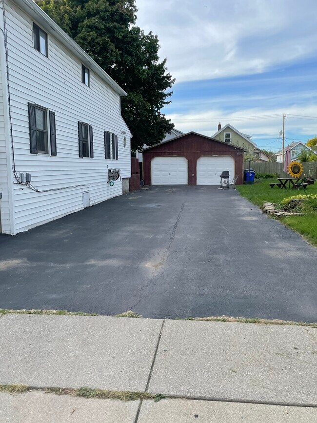 Double driveway - 74 Flohr Ave