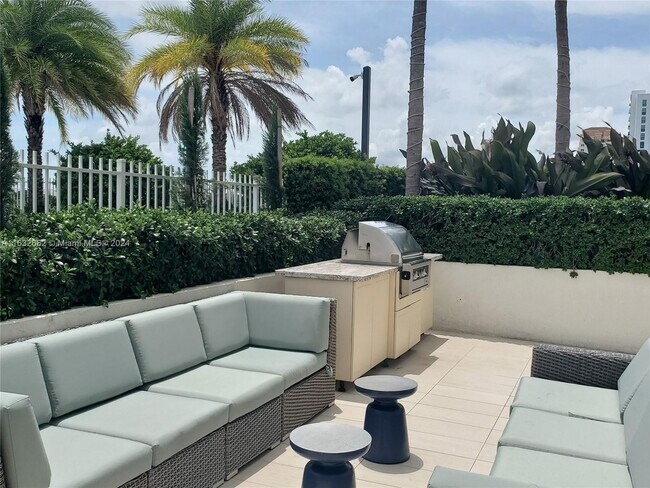 Foto del edificio - 3000 Coral Way