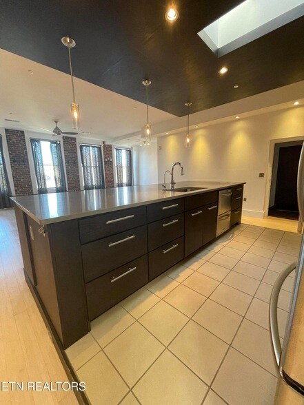 Foto del edificio - 106 W Summit Hill Dr SW