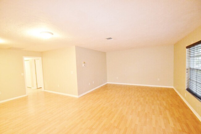 Building Photo - 2116 Upton Ave