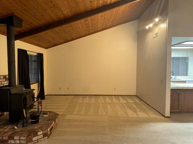 Foto del edificio - 18121 Fair Oaks Dr