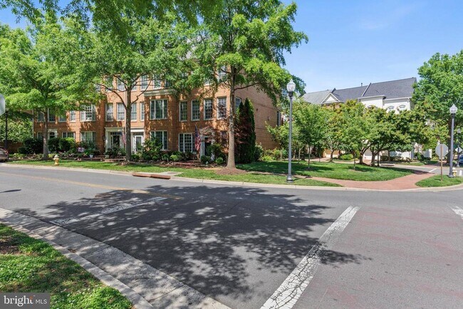 Foto del edificio - 371 Cameron Station Blvd