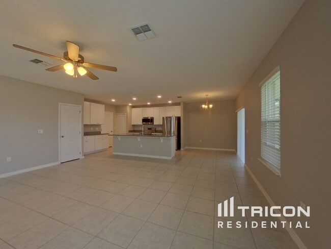 Foto del edificio - 4321 Desert Rose Ave