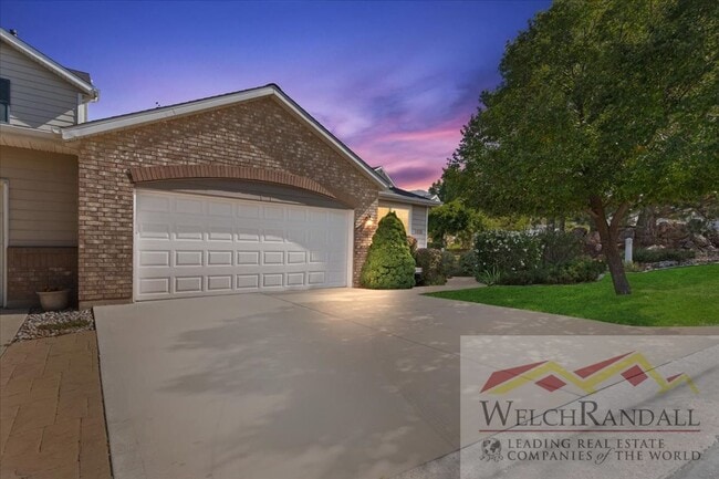 Building Photo - Stylish and Move-In Ready 2-Bedroom Townho...