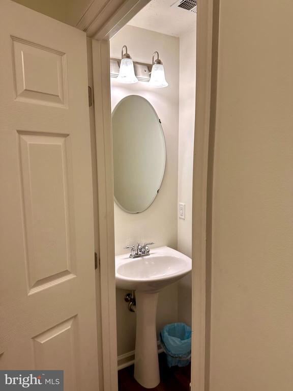 Foto del edificio - 7216 Mockingbird Cir