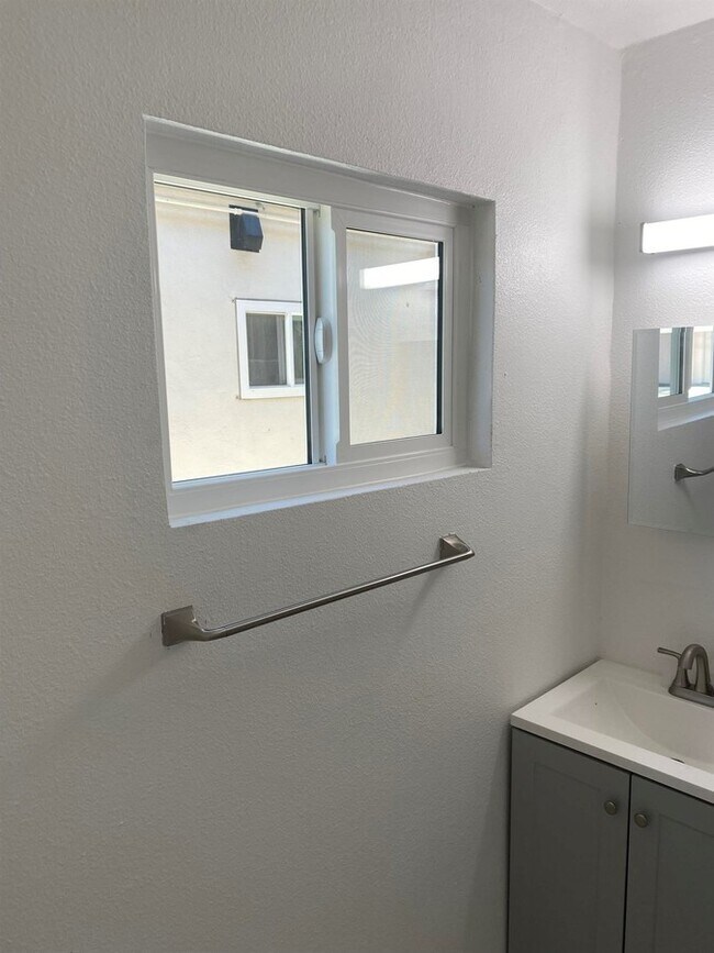 Foto del edificio - 1423 W Lingan Ln