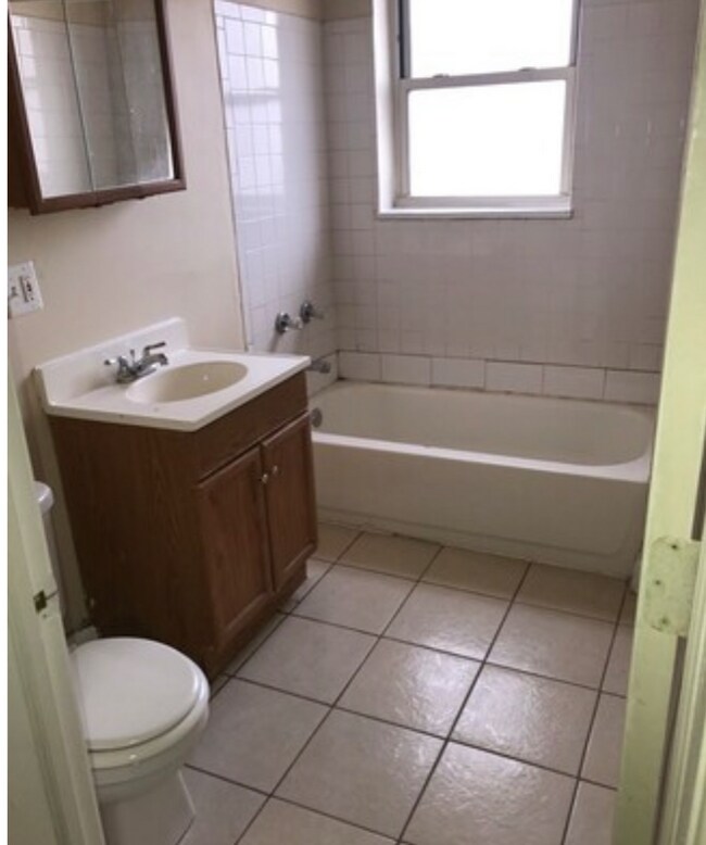 Building Photo - 51 N Lorel Ave