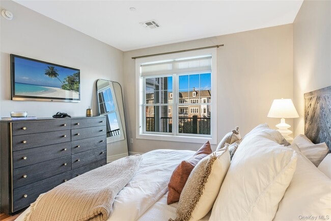 Building Photo - 990 Corporate Dr