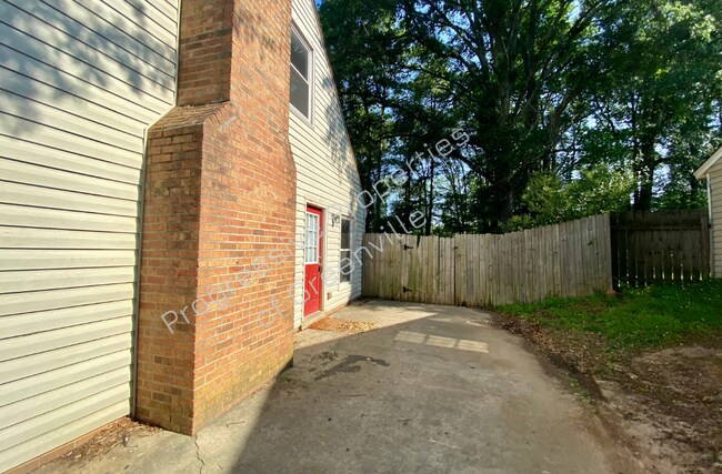 Building Photo - 105 Osmond Dr