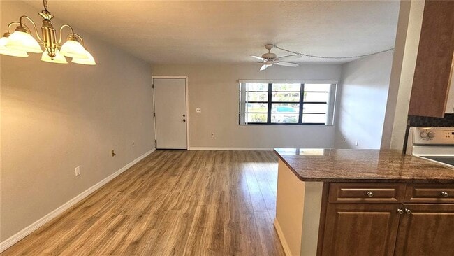 Foto del edificio - 8 Quails Run Blvd