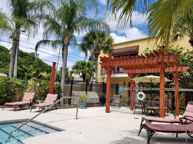 Foto del edificio - 3310 Las Campos Pl