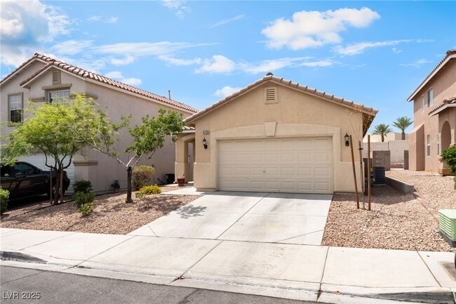 Building Photo - 8729 Shady Pines Dr